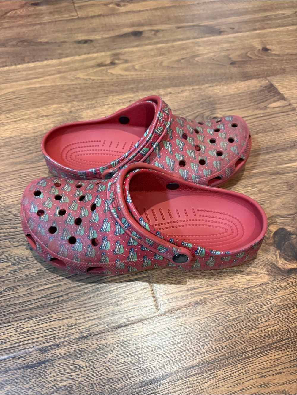 Crocs x Vineyard Vines Holiday Classic Clogs